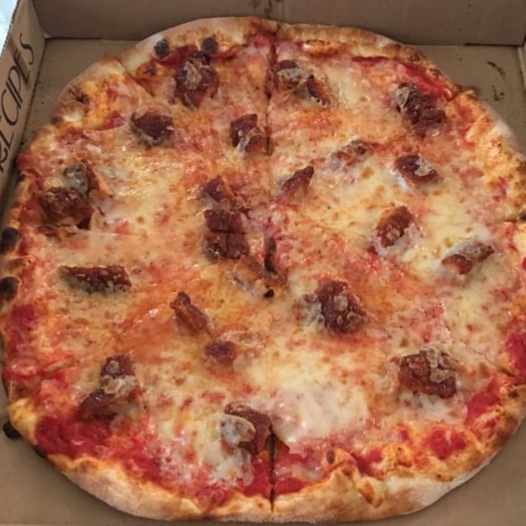 Buffalo Chicken Pizza: A Spicy Slice Favorite