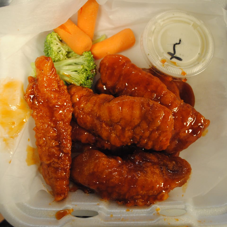 Blue Moon Pizzeria's buffalo chicken tenders with carrots, broccoli, and a side of ranch dressing.